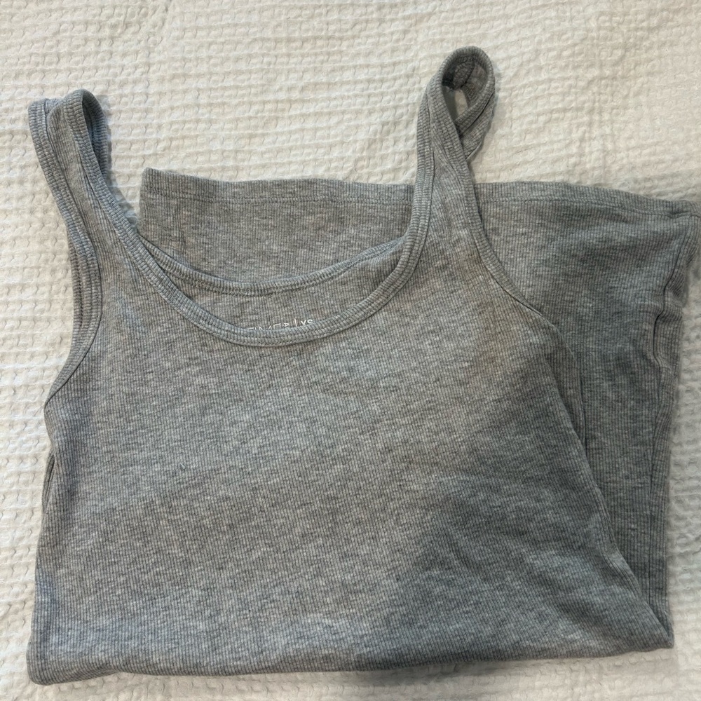 Women’s gray tank top
